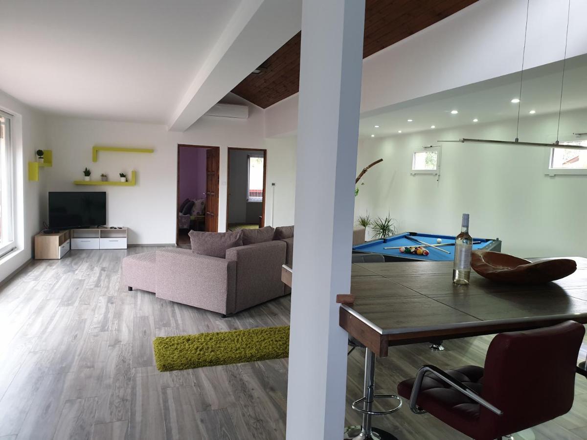Luca Apartman Papa Villa Exterior photo