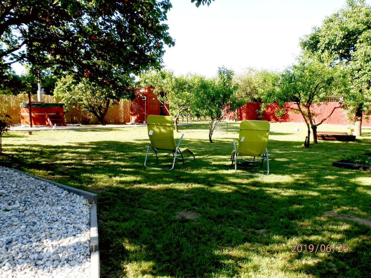 Luca Apartman Papa Villa Exterior photo